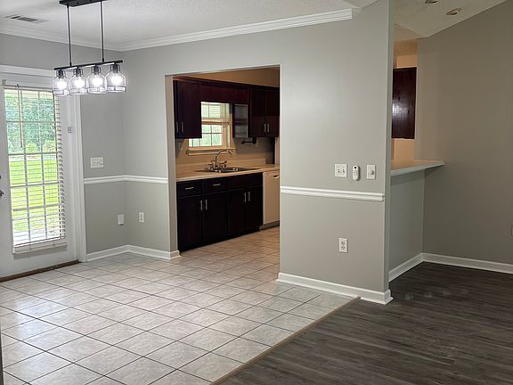 2nd image of 303A Moore Ave