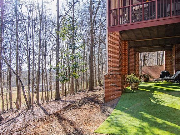 3rd image of 280 Ravenwood Dr SE