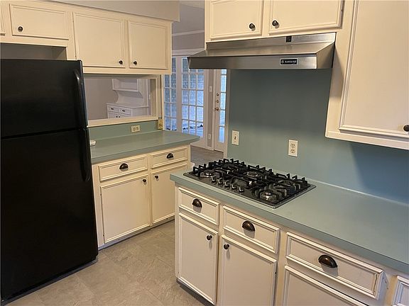 3rd image of 1104 Neal Pickett Dr