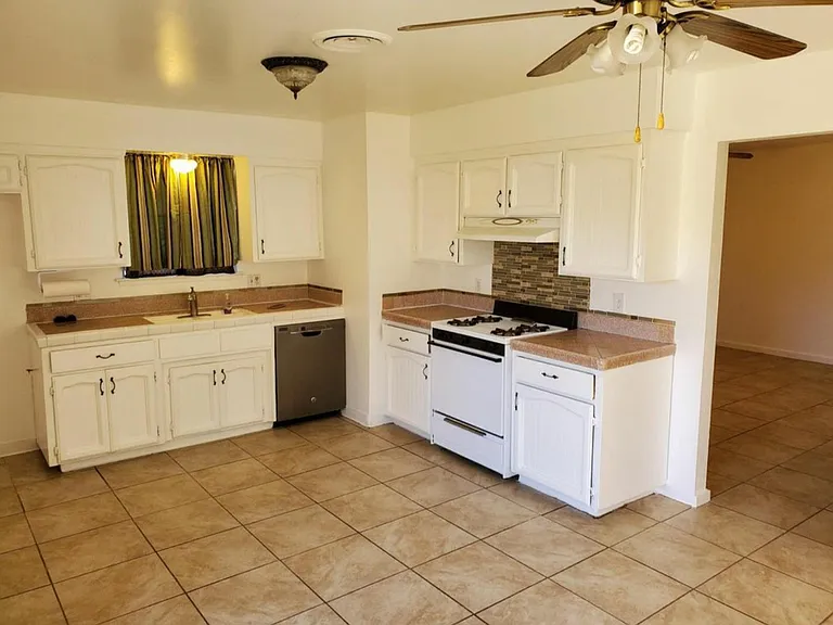 1019 S Demaree St — Photo 5