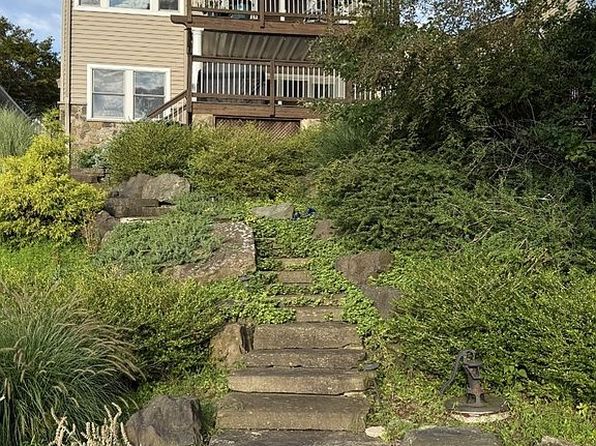 12B Deane Rd