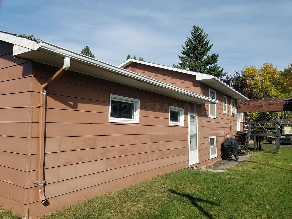 2nd image of 207 11th Ave W