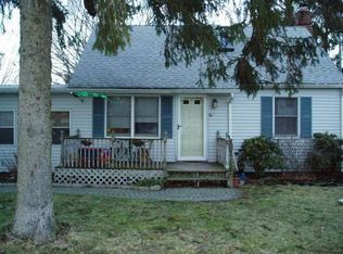 21 E Lakeland St, Bay Shore, NY 11706