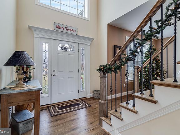 3rd image of 11026 Wisteria Ln