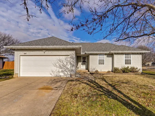 104 Holly Ridge Road, Willard, MO 65781