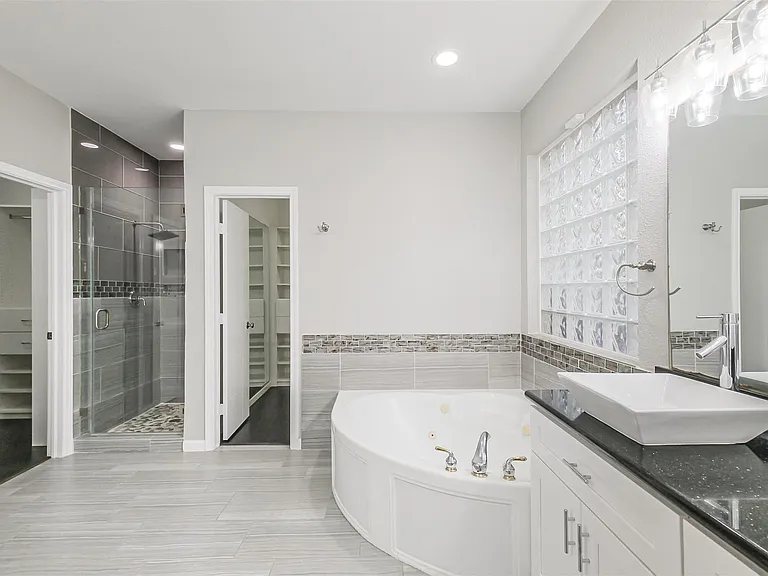 5506 Langhorne Ct — Photo 13