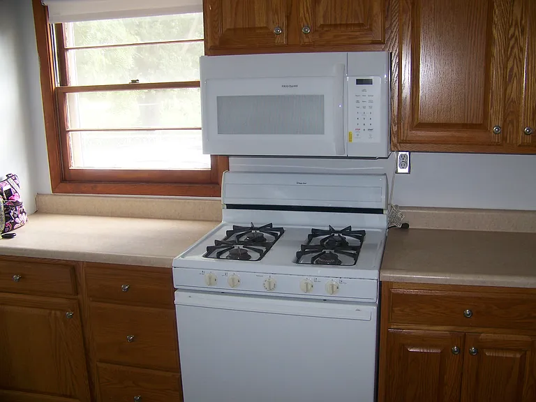 1507 Schultz Pl — Photo 4