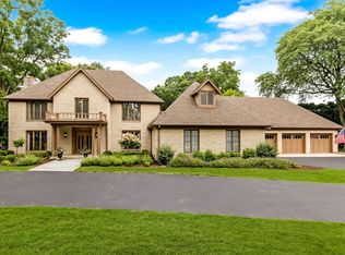 2370 Woodmoor Ln, Brookfield, WI 53045