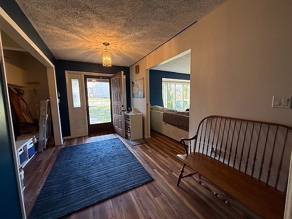 2nd image of 907 Parkview Dr
