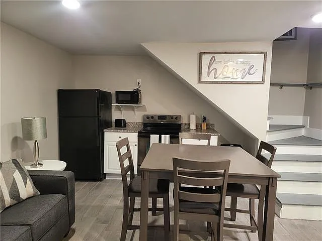 1030 Gordon St — Photo 4