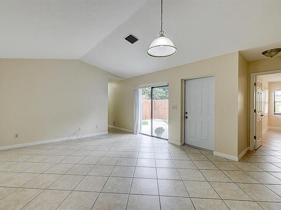 4th image of 2912 SW Port Street Lucie Blvd
