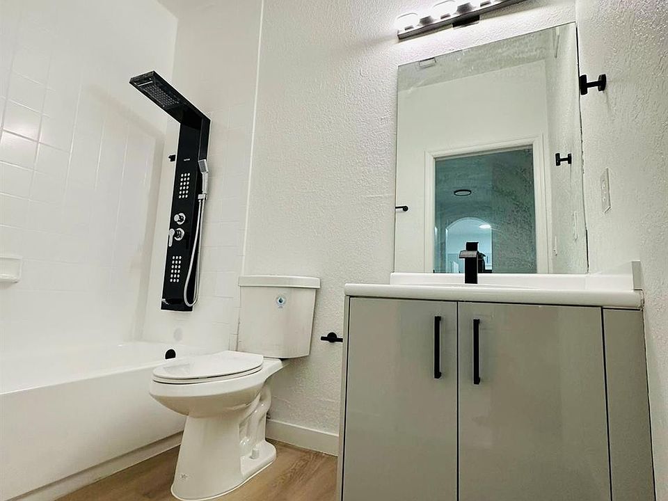 1st image of 2900 SE 17th Avenue #101