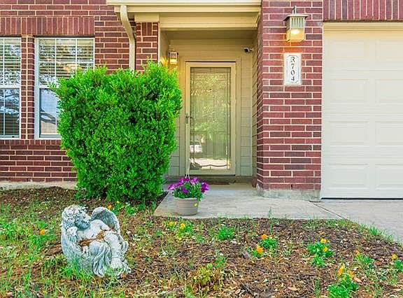 3rd image of 704 Eaglecreek Dr
