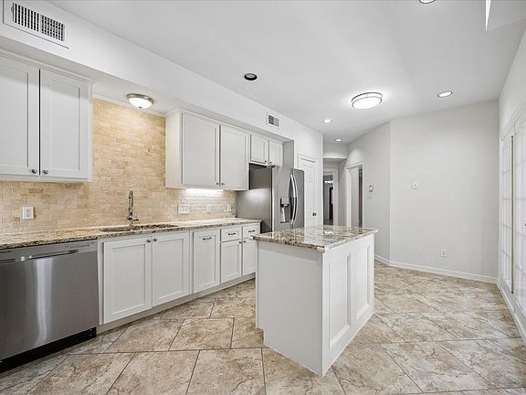 4th image of 56 Bayou Pointe Dr