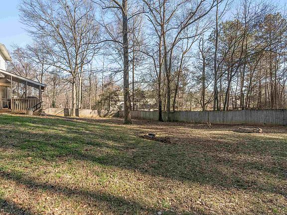 3rd image of 107 Woodland Cir