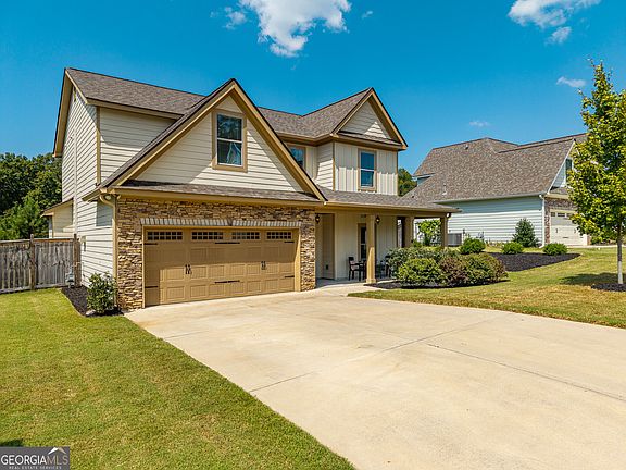 3rd image of 467 Tom Avery Dr