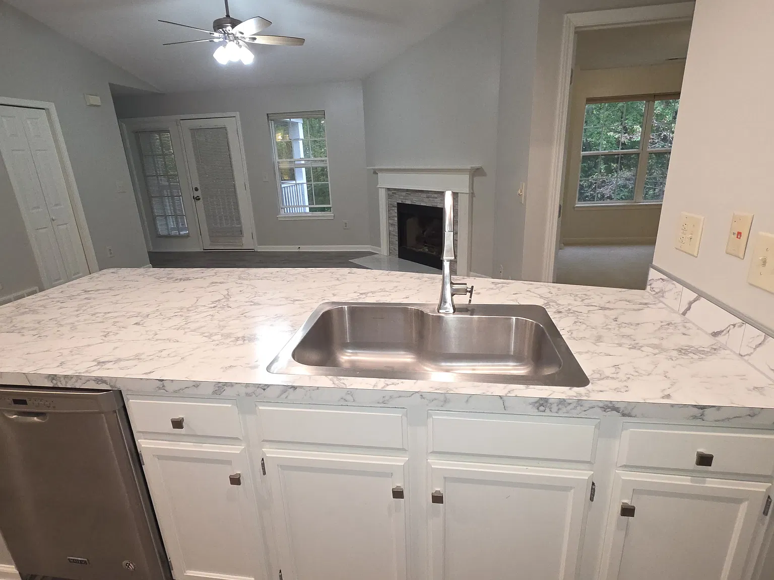 2 bed, 1124 sqft, $1,700 — Photo 4