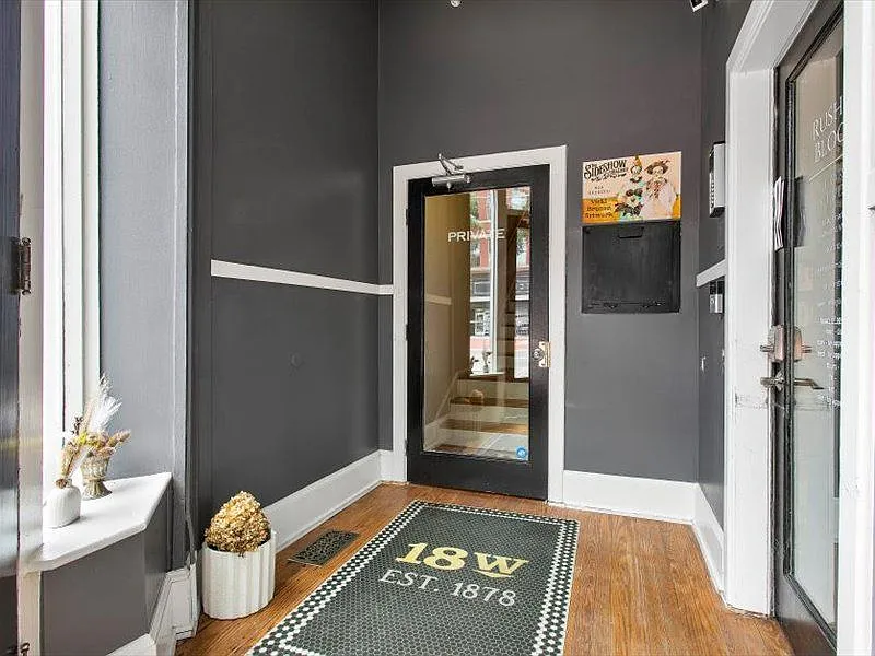 18 W Broad St #1