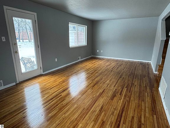 4th image of 9306A Maryland St