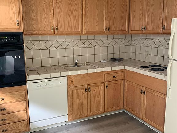 5th image of 2022 Trousdale Dr #2-1-14