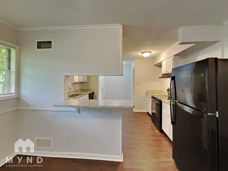 2274 Ashland Dr — Photo 7