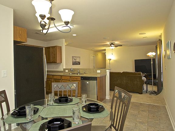 5th image of 211 Coosawatchie St