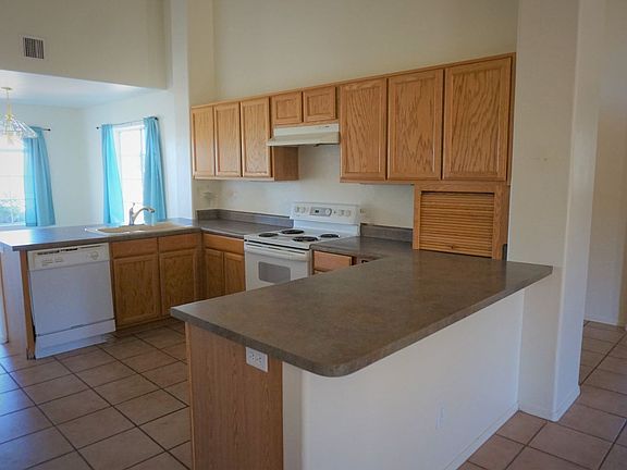 4th image of 1462 Skyline Ave