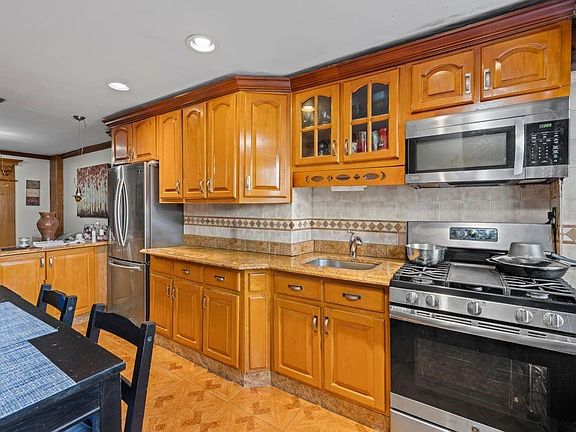 4th image of 425 36th St