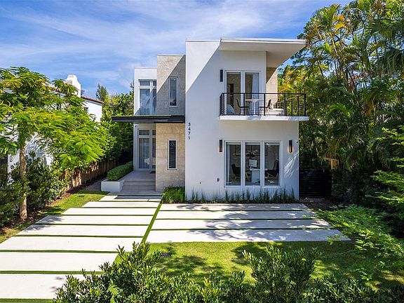 3rd image of 3471 Sheridan Ave