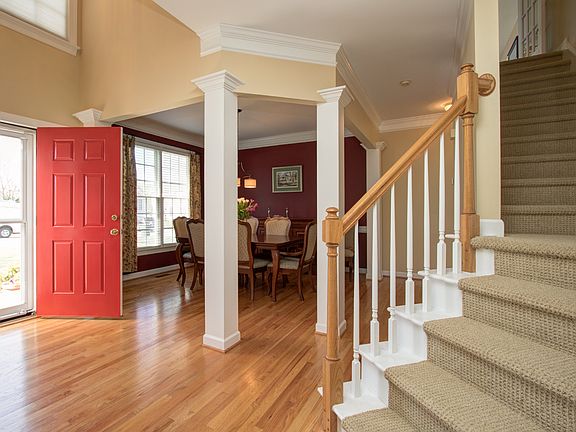 4th image of 302 Lucas Park Dr