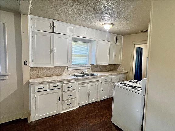 5th image of 3311 S Shartel Ave