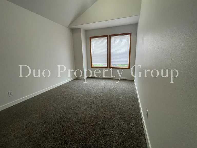 606 S 41st Ct — Photo 16