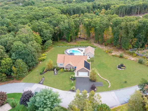 65 S Crestview Dr, Scituate, RI 02857