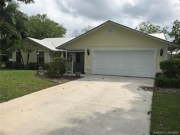3rd image of 2540 NE Pinecrest Lakes Blvd