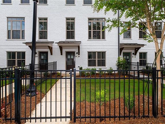 2nd image of 2887 Elmwood Dr #9