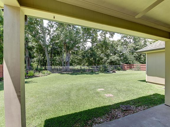 5th image of 216 Barksdale Dr