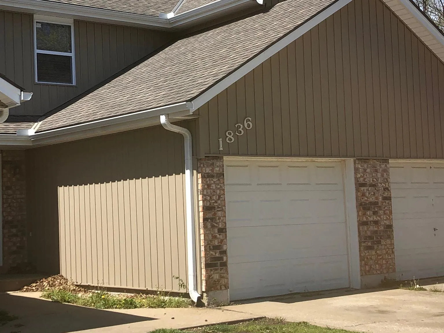 3 bed, 1.5 bath, 1950 sqft, $1,595 — Photo 1