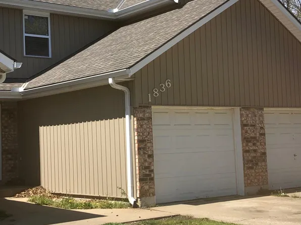 1832 NE Knollbrook Pl, Lees Summit, MO 64086