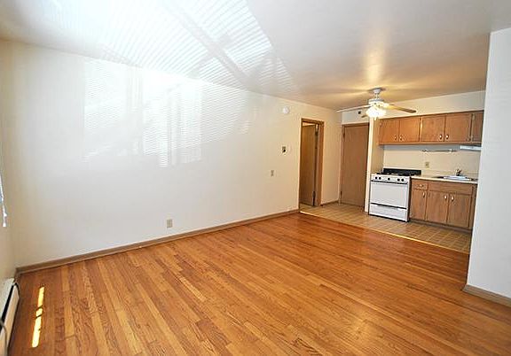2nd image of 1851 N Oakland Ave #7-07