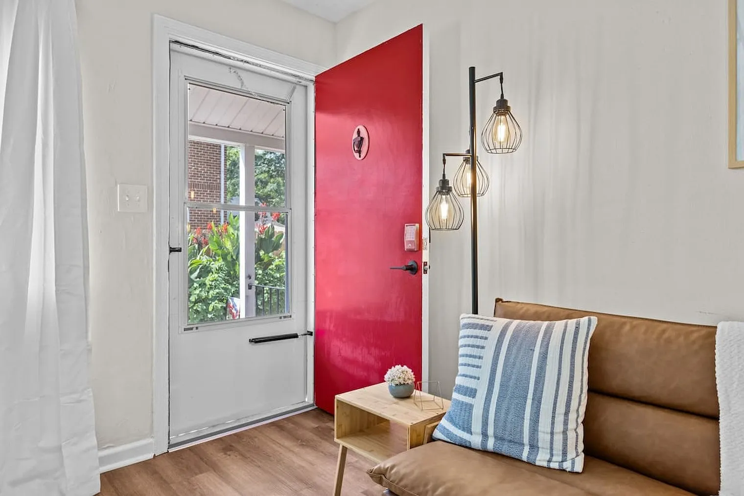 2 bed, 1.0 bath, $2,042 — Photo 4