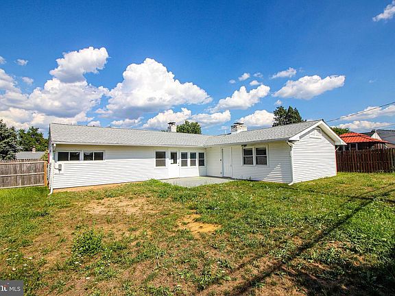 4th image of 276 Pinewood Dr
