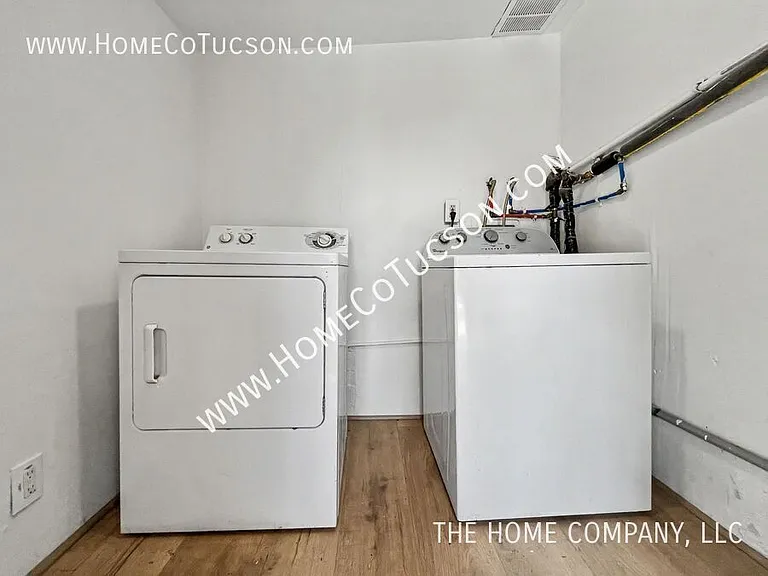 4566 E Seneca St — Photo 17