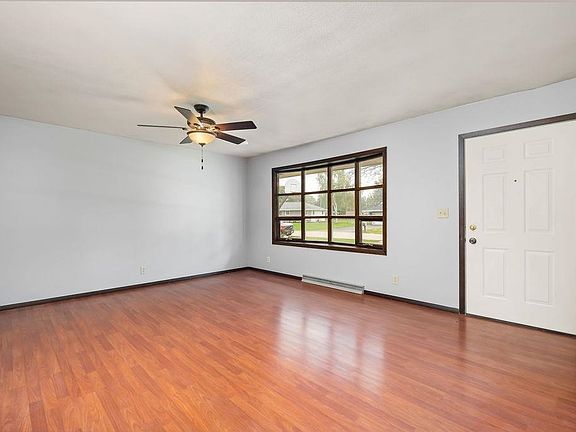 4th image of 532 Poppy Dr