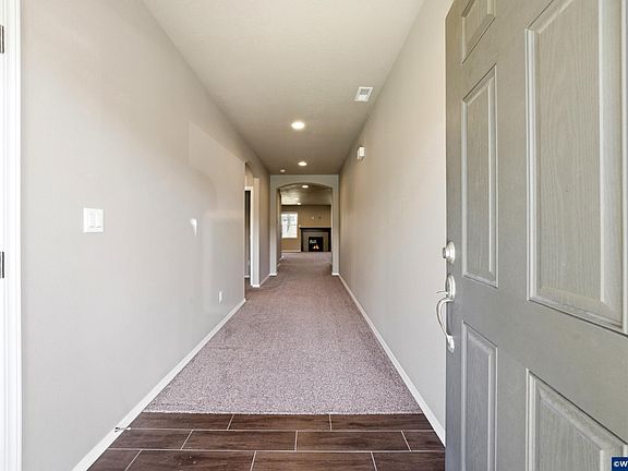 4th image of 541 Derby St SE