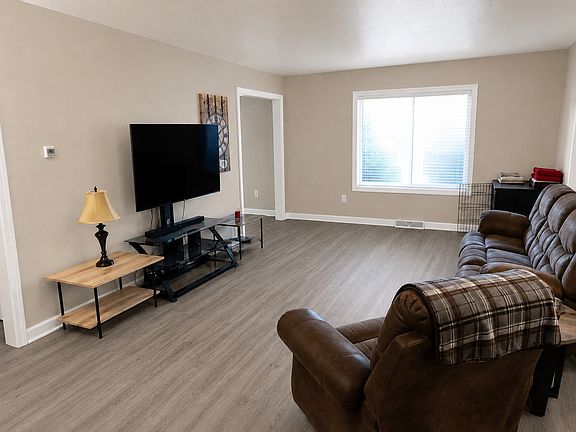 3rd image of 3506 E River Dr