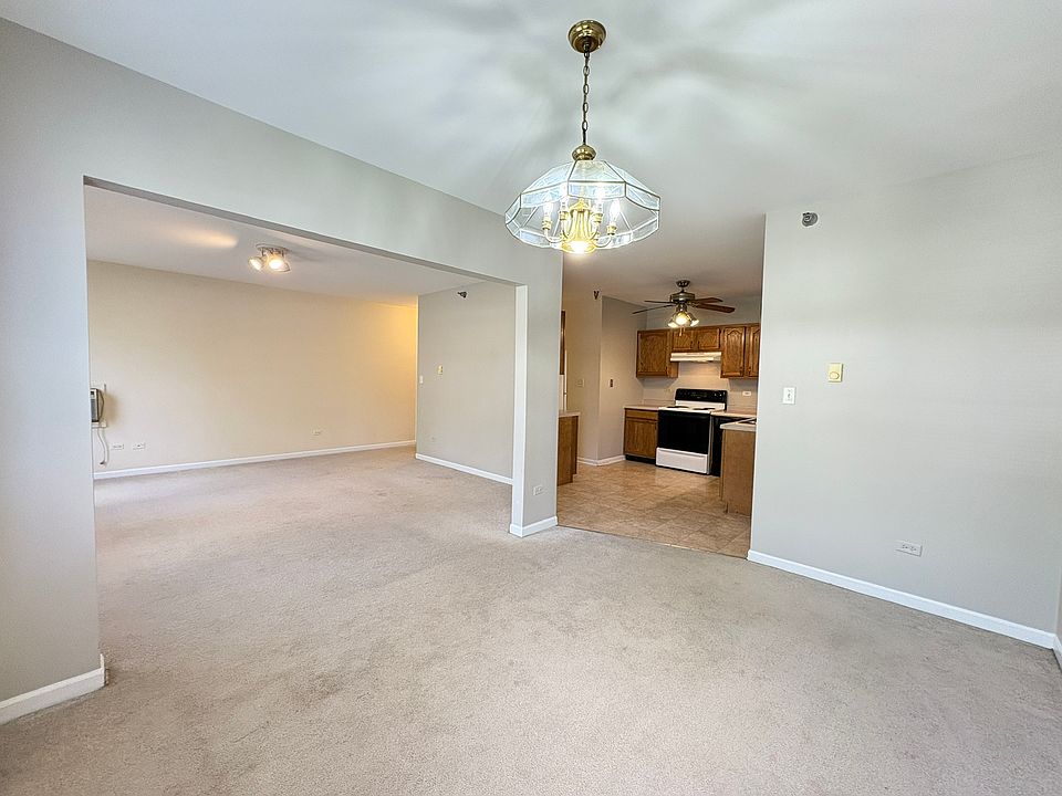 1st image of 307 W Jackson St APT 2A