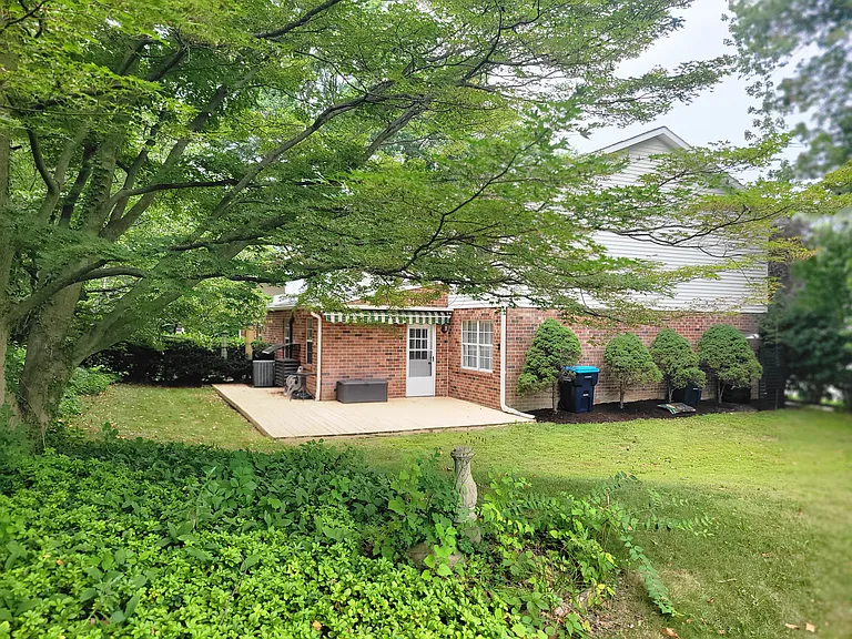 520 Merioneth Dr — Photo 3