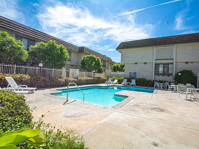848 W Huntington Dr #28 — Photo 46