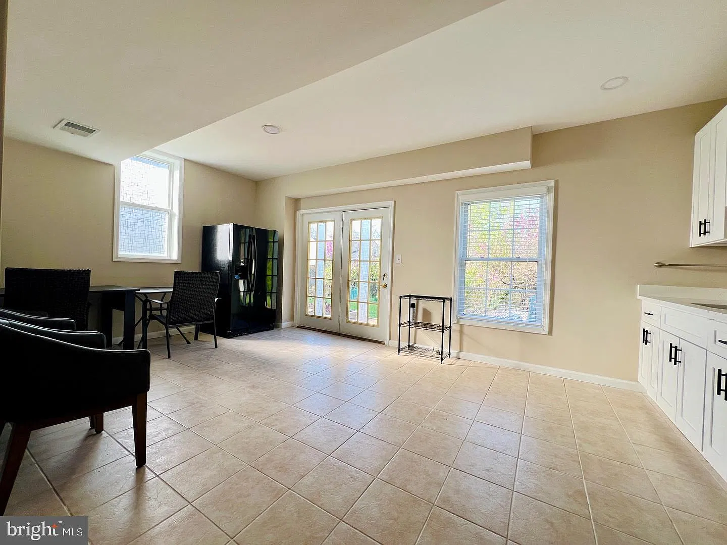 1 bed, 1.0 bath, 2744 sqft, $1,700 — Photo 3