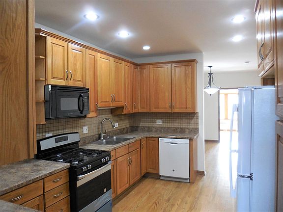 2nd image of 5533 N Milwaukee Ave #2